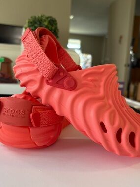 CROCS Kids Wave Clog Sandals in Bright Coral